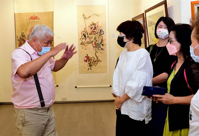 台东县大自然油画协会联展今天举行开幕仪式，共展出145幅作品。（庄哲权摄）