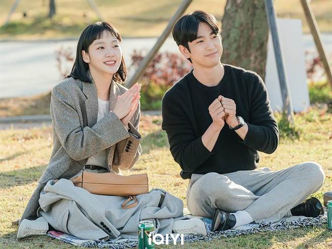 金高銀被朴珍榮直球告白打動，正在甜蜜交往中。（愛奇藝國際站提供）