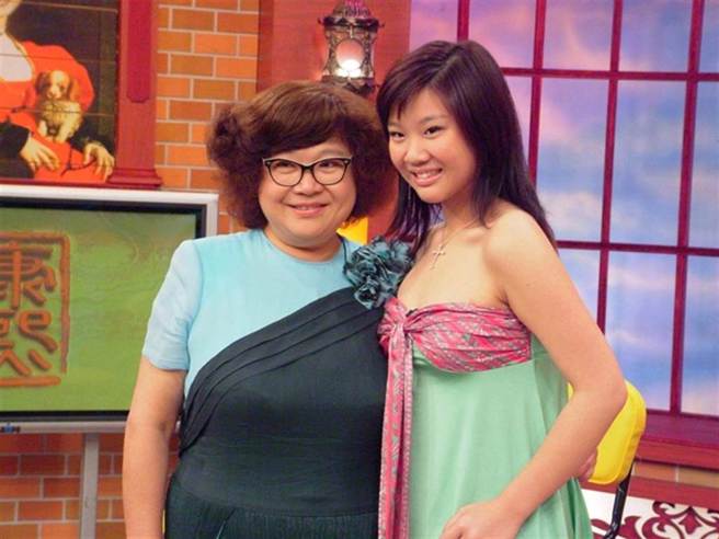 香港演艺圈地位崇高被昵称「肥姐」的女星沈殿霞2008年肝癌病逝，留下港币6千万（约新台币2.3亿元）遗产给女儿郑欣宜。(图/ 取自中时资料照)