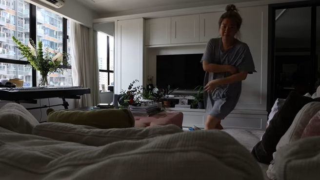 近日郑欣宜晒出生日Vlog，意外曝光豪宅内装，引起网友热烈讨论。(图/ 摘自郑欣宜YouTube)