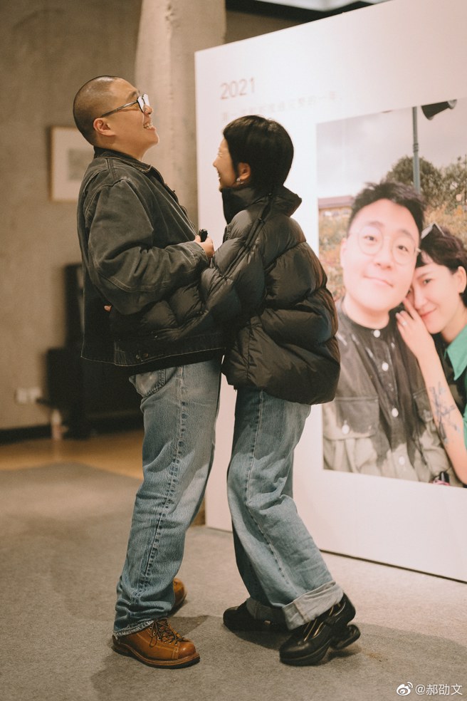 郝劭文在今年愚人节求婚，5月正式登记结婚。（摘自郝劭文微博）
