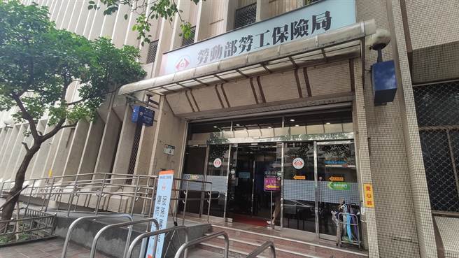 劳动部近日核定劳保纾困贷款的利率将从7月1日起升半码至1.405％，影响40万名申贷劳保纾困贷款的劳工。（报系资料照）