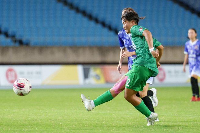 高雄阳信蓝昱絜第67分钟抓住桃园战神后防传球失误，直接突入禁区右脚推射破门。（中华足协提供）