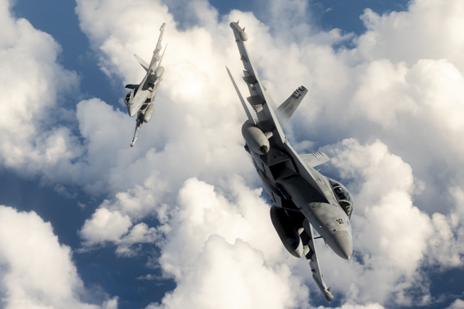 美国参院军委会要求海军保留远征单位的EA-18G，将其转移至预备役，并与空军合作组建联合电战部队。（示意图／DVIDS）