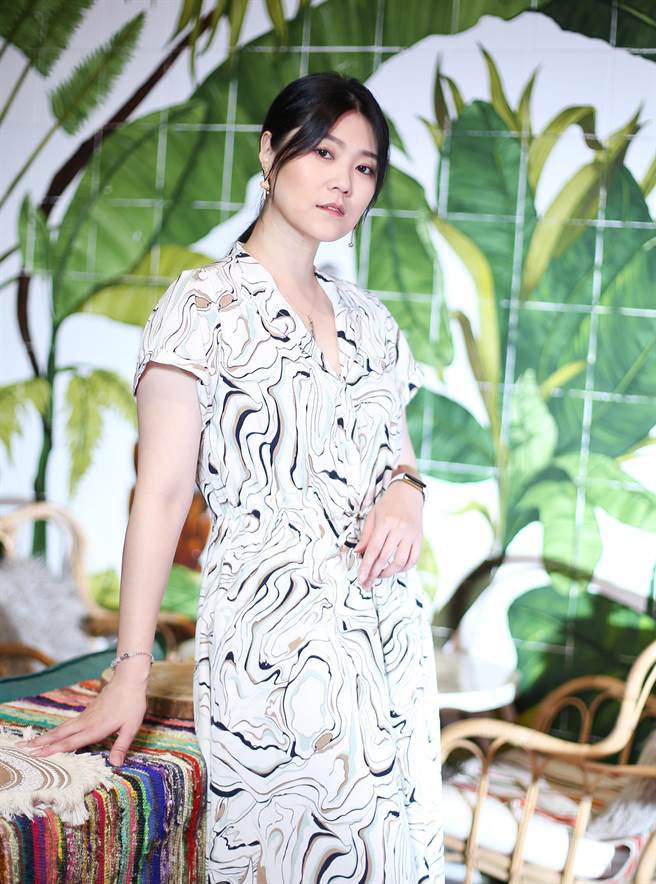 热爱音乐的曹雅雯，表示能和浩子、萧煌奇飙歌、创作相当过瘾。（陈俊吉摄）