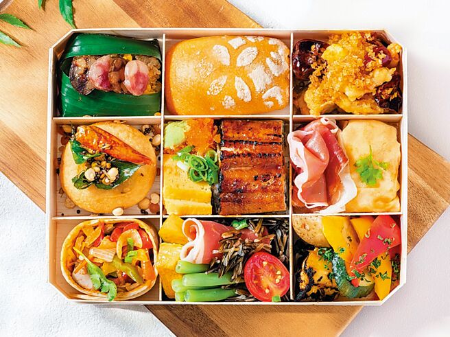 台北君悅酒店以英式下午茶為靈感推出〈九宮格豪饗餐盒〉每盒680元。圖／業者提供