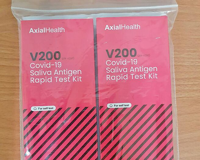 花蓮縣政府獲企業捐贈兒童唾液快篩，縣府認為「有歐盟認證」，但衛福部以沒有食藥署EUA許可為由，要求縣府暫停發送。（花蓮縣政府提供／王志偉花蓮傳真）