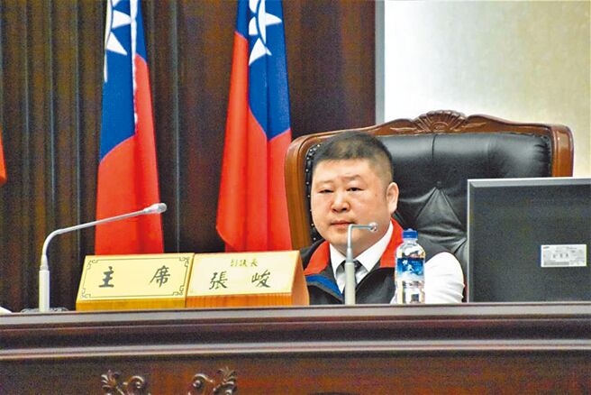 花蓮縣議會議長張峻登記尋求議員連任，被排黑條款排除，強調將向黨中央申訴，參選到底。（民眾提供／王志偉花蓮傳真）