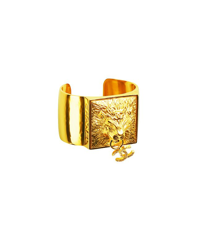 CHANEL金属狮子造型双C LOGO手环，5万7500元。（CHANEL提供）