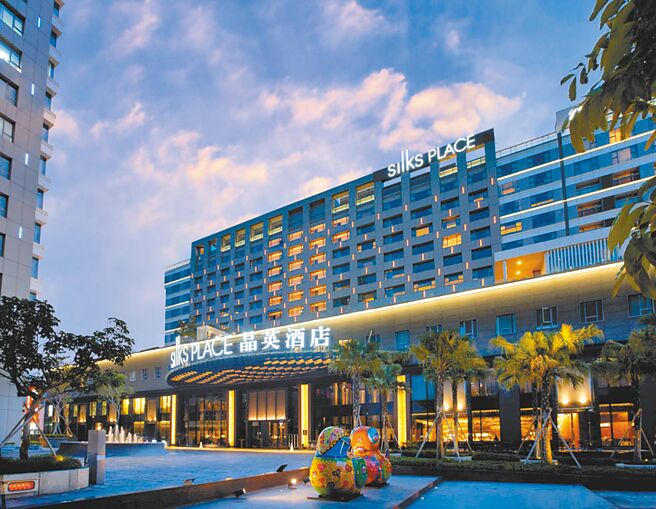 台南晶英酒店位于府城旧城区，步行便可到国华街、保安路等着名小吃匯集地，也邻近许多古蹟景点。（台南晶英酒店提供）