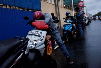 斯里蘭卡燃料告急 軍方開火遏制加油站動亂