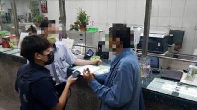 为防民眾遭诈，高市警拚了，协手金融机构拦阻逾1.6亿元，车手提领次数降幅惊人六都最低。(苏育宣翻摄)
