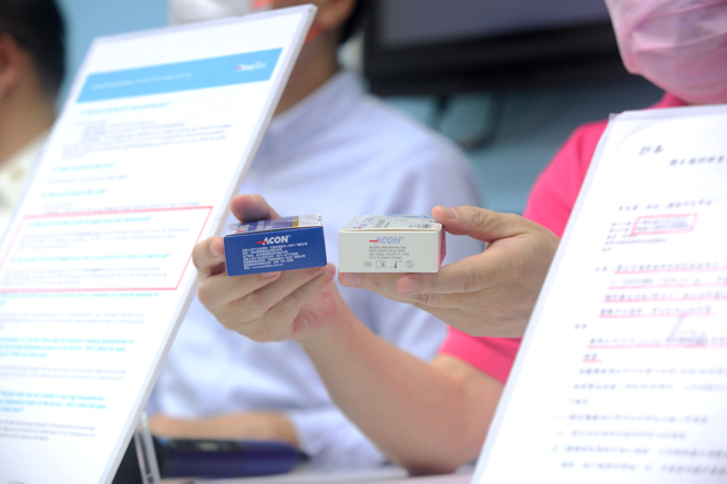 媒體人黃揚明爆料，食藥署5月中就接獲富樂快篩有疑慮，但一直到6月才向廠商要求試驗。（圖／張鎧乙攝）