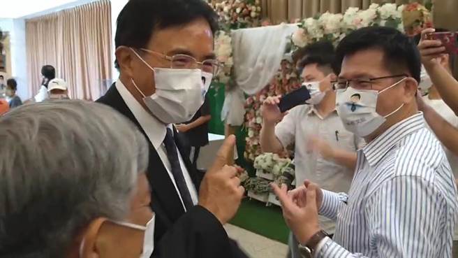 林佳龍（右）今天到嘉義市演講。（張亦惠攝）