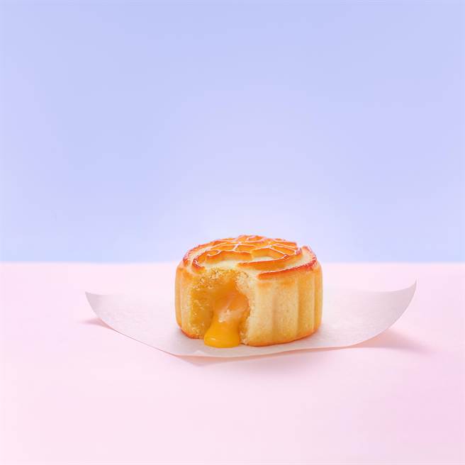 望月「流心奶黄月饼」十分热销，4入售价900元。（望月提供）