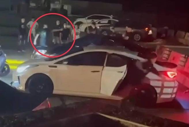 今天有画面曝光周男的同伙中有人开枪。（翻摄照片／李京升苗栗传真）