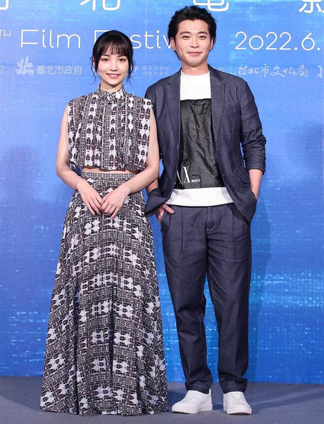 黑嘉嘉（左）跟侯彦西在《初恋慢半拍》的演出也是亮点。（陈俊吉摄）