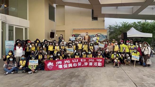 响应国家海洋日，台东县环保局与东管处在杉原湾办理净海、净滩活动。（台东县政府提供／庄哲权台东传真）