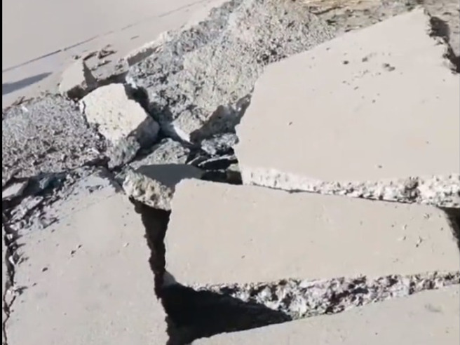 河南全省92个象气站的地表最高温度为西峡站测得74.1℃。（图／微博视频截图）