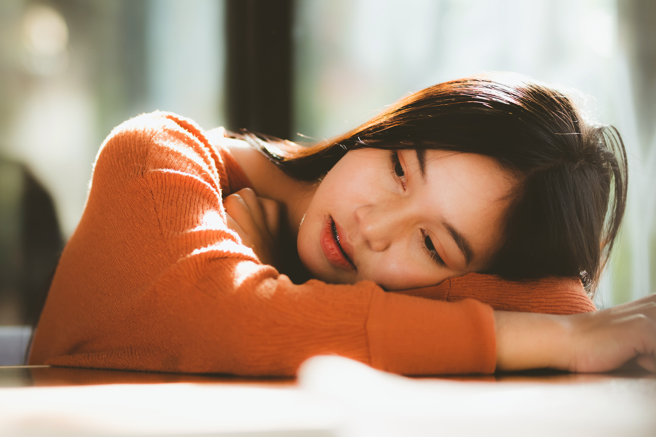 人妻原以為即便丈夫沒性趣，至少能安穩地過下去，但她如今卻已2次抓到對方出軌，無奈喊「原來我老公不是對女生沒興趣或是低性慾，是對我而已」。（示意圖，達志影像/shutterstock）