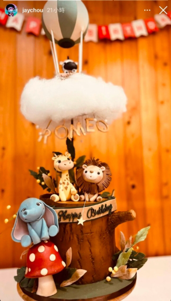 有长颈鹿、狮子、大象与斑马造型的翻糖蛋糕要价不菲达上万元。（图／取自周杰伦IG限时动态）