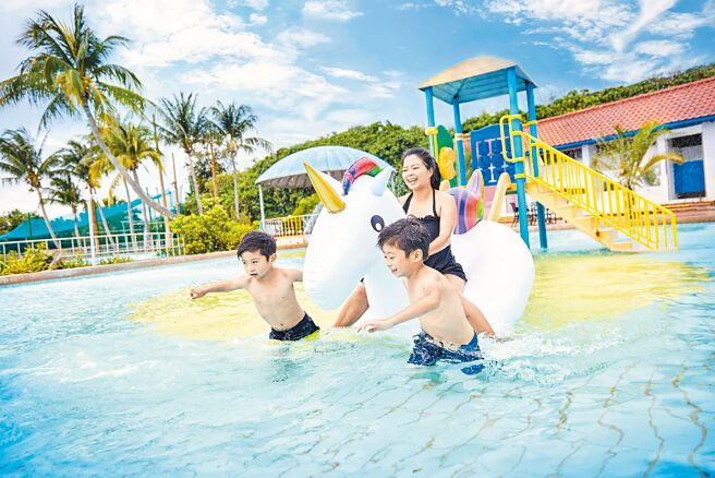 统一渡假村入住每房立省1,300元，暑假不加价，晚餐买一送一。图／业者提供