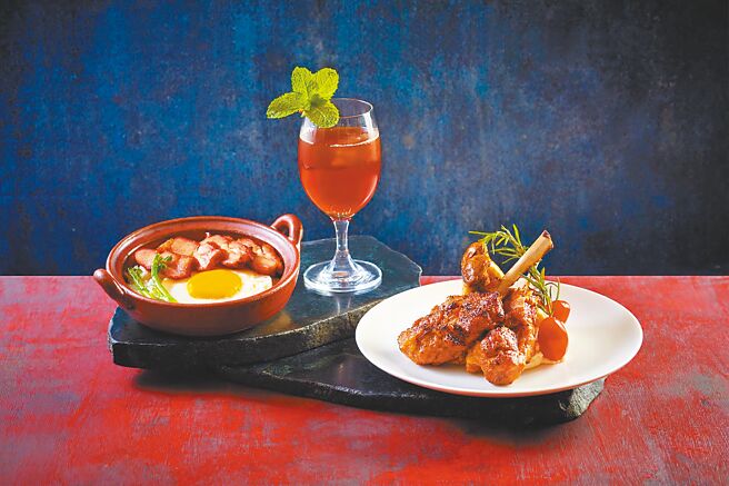 Mega50美食由左至右为望月楼的黯然销魂饭、Asia49的小龙女凉茶和50楼Cafe的神鵰侠侣羊排。（Mega50提供）