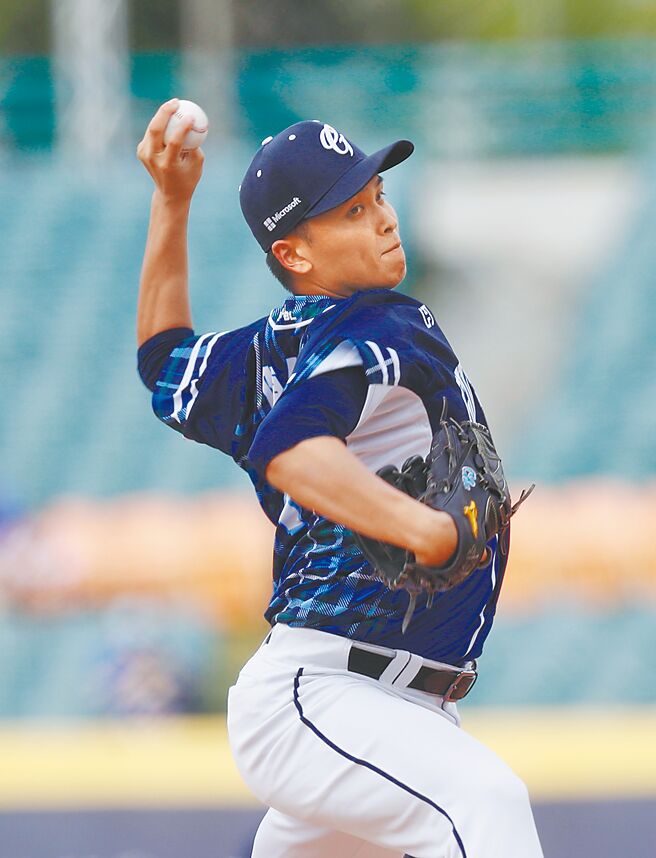 富邦悍将左投陈仕朋对统一狮先发5.1局仅失3分，拿下本季第2胜。（陈怡诚摄）