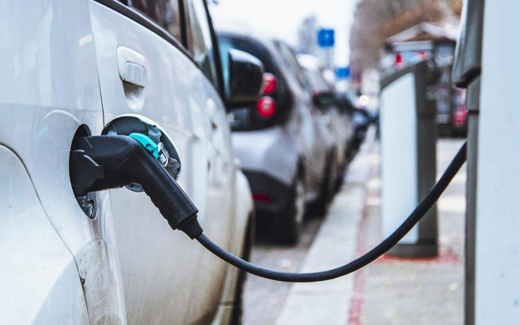 英國提前取消電動車購車補助，因為消費者已會自發性的「棄油轉電」 (圖片來源/Current News)