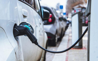 英國提前取消電動車購車補助，因為消費者已會自發性的「棄油轉電」