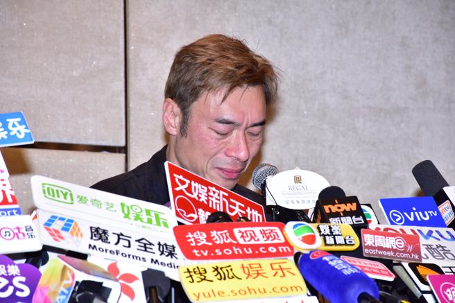 许志安在记者会上痛哭道歉。（图／达志影像）