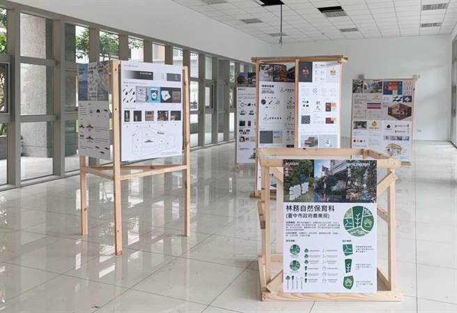 弘光创艺节「海海百味」，学生在梧栖三民好宅设计装置艺术。（弘光科大提供）