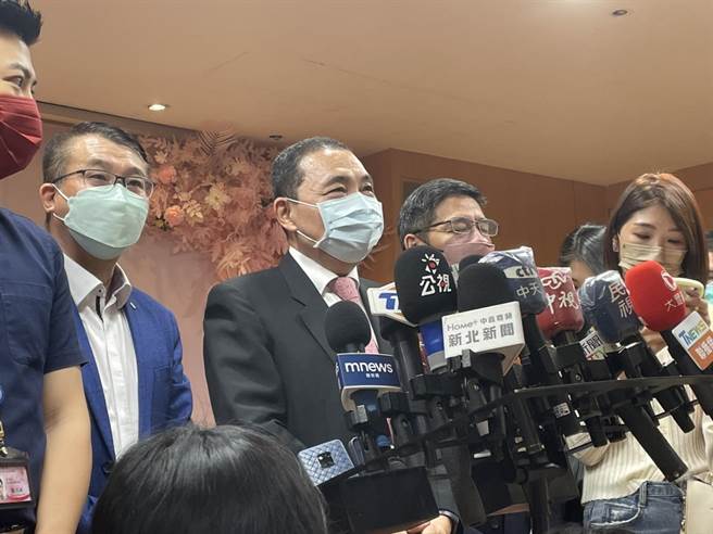 新北市長侯友宜今日下午將前往台北市政府參加活動，與台北市長柯文哲討論年底選舉「藍白合」的可能性。（蔡雯如攝）