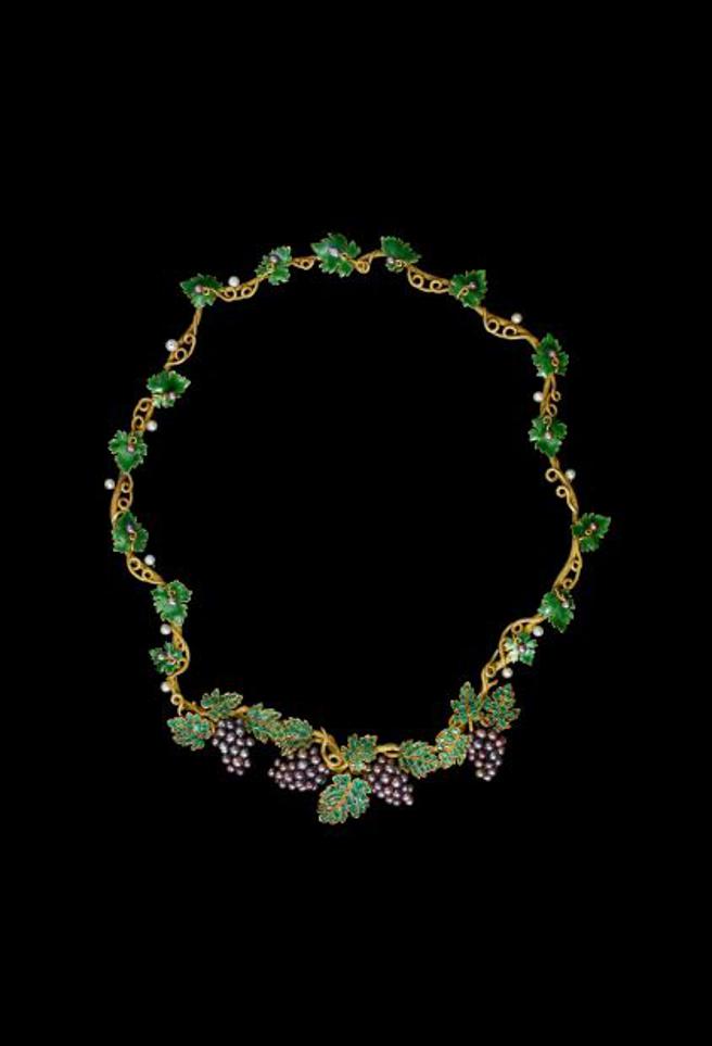 知名珠寶大師Jean Valentin Morel打造的CHAUMET葡萄珠寶套組。（CHAUMET提供）