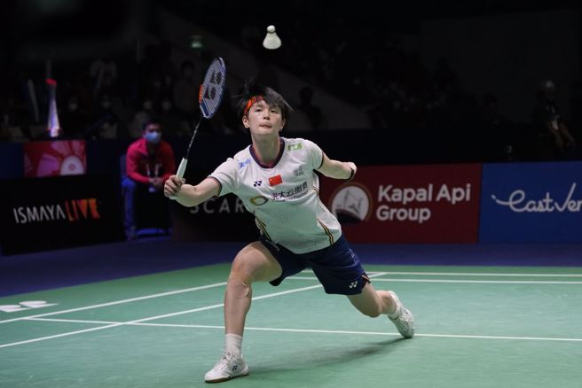 大陆羽球女将王祉怡在印尼公开赛女单决赛落败。（美联社）