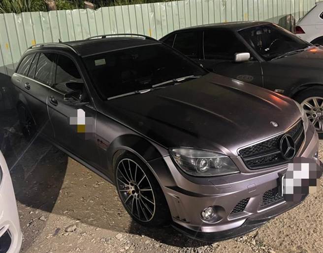 台中市二分局报请检察官指挥侦办2个月，终于将松姓主嫌等7人查缉到案，并追回不法所得约60万及赃款所购买之宾士车C300一辆。（台市第二分局提供／冯惠宜台中传真）