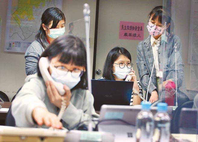 疫情严峻，台北市筹组关怀中心，针对确诊者居家照护做关怀。（示意图／本报资料照片）