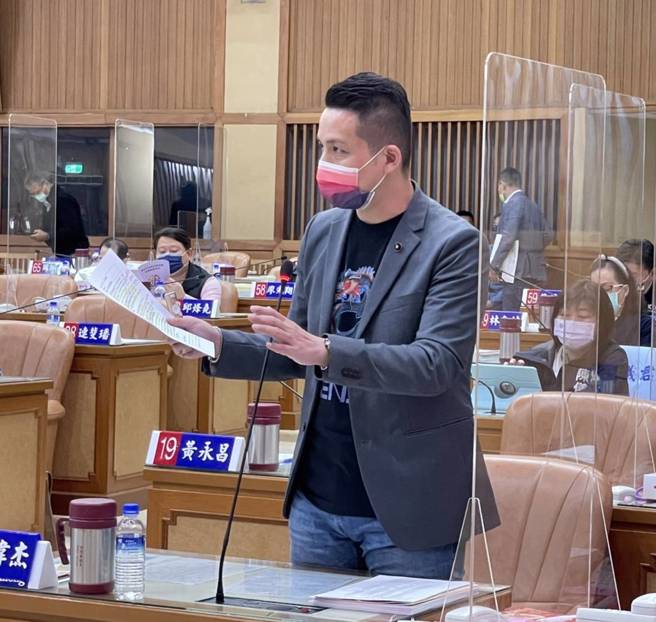 新北市议员陈伟杰上午针对恩恩案发布新闻稿向新北议员参选人卓冠廷喊话，希望卓敢做敢当。陈伟杰办公室提供