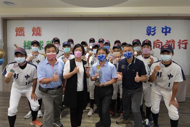 彰化高中奪下全國高中棒球運動聯賽軟式組亞軍。（吳敏菁攝）