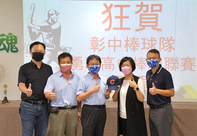 彰化高中奪下全國高中棒球運動聯賽軟式組亞軍。（吳敏菁攝）