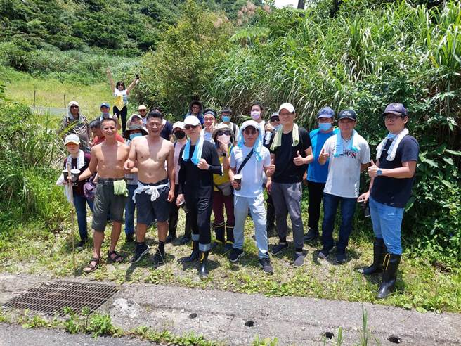 今（20日）由李明哲率公所建設課員、工程設計規劃專家、白米社區發展協會代表、及蘇澳永樂國小教師們，展開史上最硬建設踏勘，全程12公里，途經圳頭坑溪、猴猴坑溪及粗坑溪，充滿挑戰的路線。（蘇澳鎮公所提供／吳佩蓉宜蘭傳真）