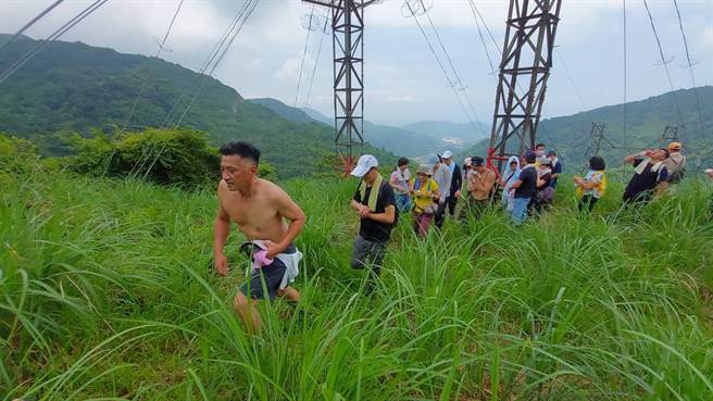 今（20日）由李明哲率公所建設課員、工程設計規劃專家、白米社區發展協會代表、及蘇澳永樂國小教師們，展開史上最硬建設踏勘，全程12公里，途經圳頭坑溪、猴猴坑溪及粗坑溪，充滿挑戰的路線。（蘇澳鎮公所提供／吳佩蓉宜蘭傳真）