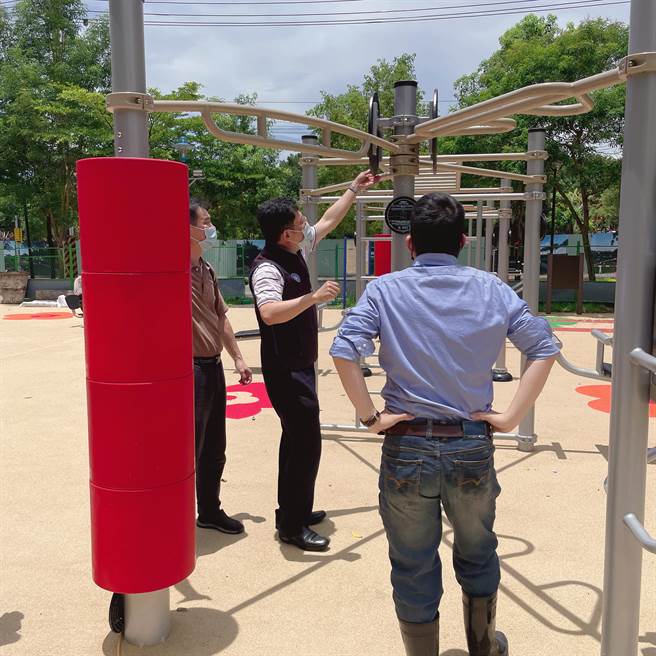 金瑞龙强调，未来会持续努力争取在中和广设体健设施。（金瑞龙提供／李奇叡新北传真）