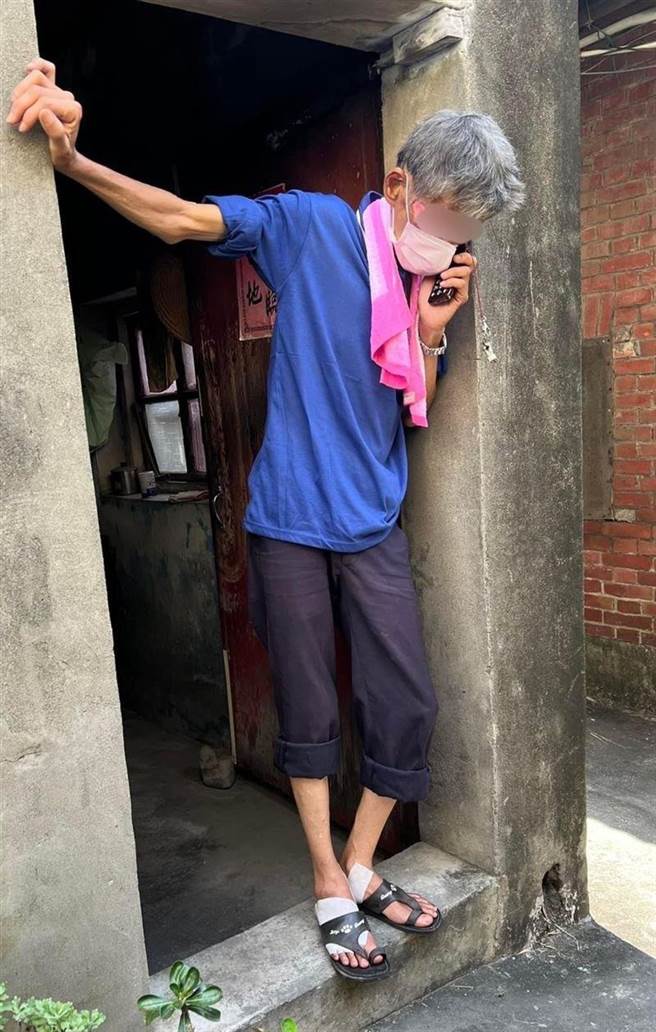 叶家三兄弟老二出院返家，又虚弱跌到全身伤口。（赖清美提供／吴敏菁彰化传真）