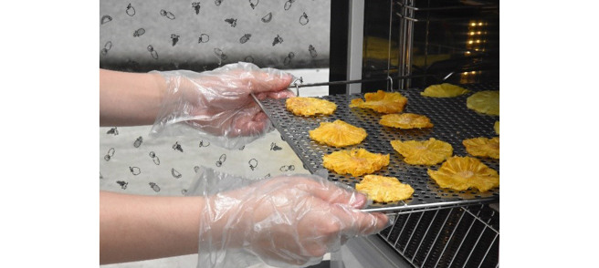 太陽熱能乾燥機有效縮短農產品烘乾時間及確保品質。(圖/慈濟科技大學提供)