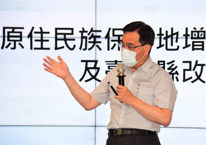 原住民族委员会召开「原住民族保留地增划编推动情形及台东县改进方案」说明会，由主委夷将Icyang说明推动情形。（庄哲权摄） 