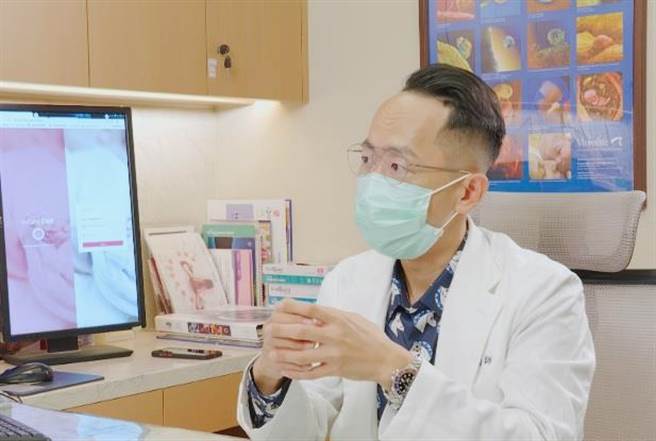茂盛醫院執行長李俊逸醫師指出，借重「精蟲顯微注射技術(ICSI)」的幫助，強迫與卵子進行受精，從其發育出的多個胚胎中，再利用「第4代AI人工智慧試管技術」篩選出最優質的胚胎進行植入，可將懷孕率提高至80％以上。（茂盛醫院提供／馮惠宜台中傳真）