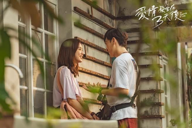 陈庭妮与施名帅说说笑笑，被刘冠廷撞见，为首集瞬间收视最高点。（八大提供）