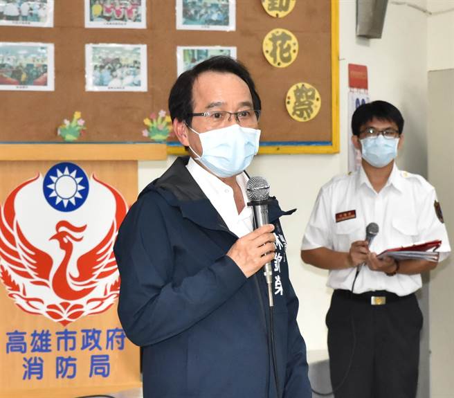 高雄市副市长林钦荣推动渔电共生不遗余力，图为他20日到左营果贸社区出席防灾演练活动致词。（林瑞益摄）