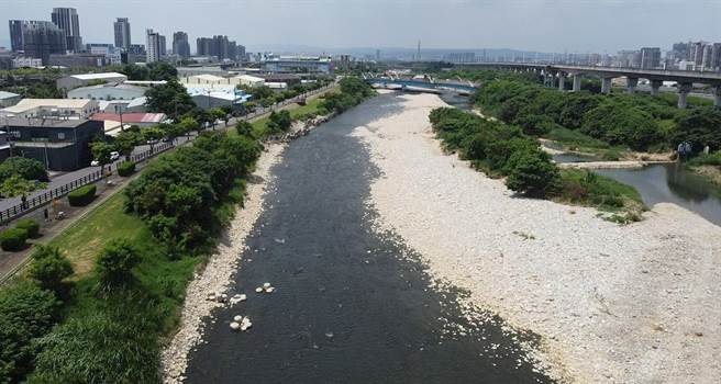 台中市筏子溪东海桥至知高桥间之间水岸总长度2945公尺，将投入7900万元进行改善工程，预计明年底完成。（蔡其昌服务处提供／谢琼云台中传真）